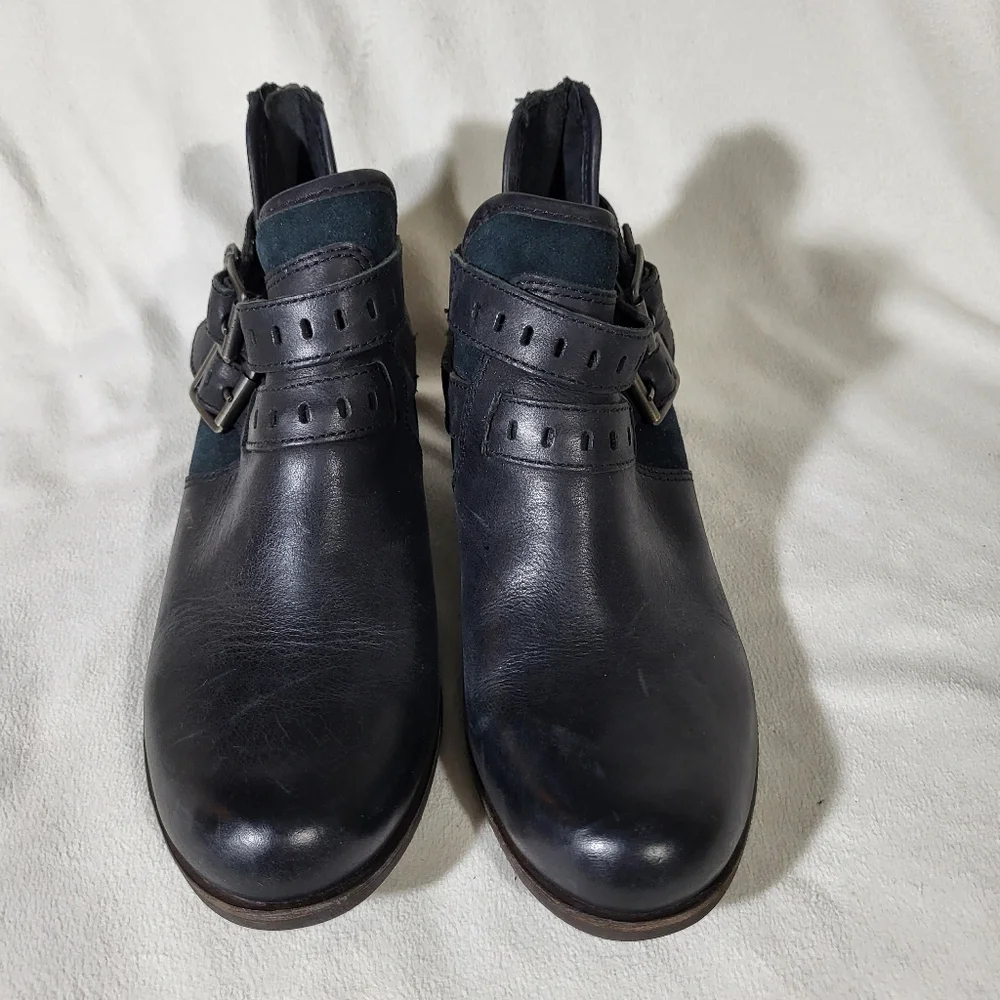 Ugg Australia Patsy Round Toe Leather Ankle Boot Size 8
